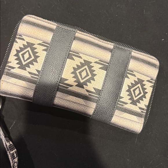 Wrangler Black and Gray Patterned Purse with matching Wallet - Picture 10 of 10